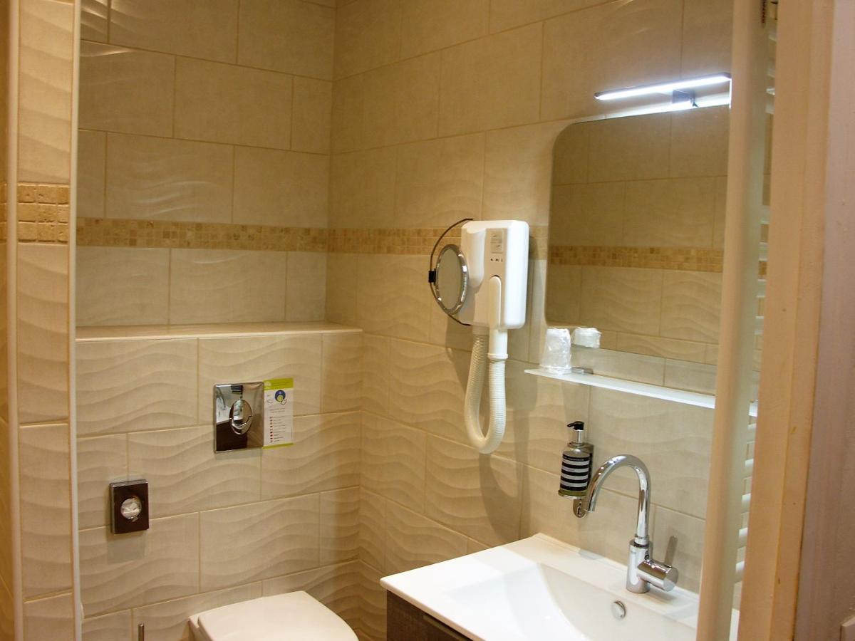 Hotel La Bonne Auberge 무스티에생마리 외부 사진